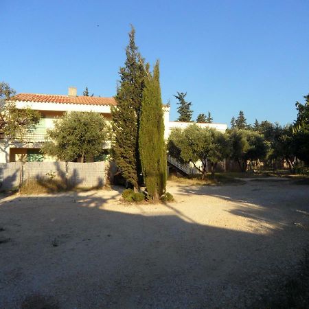 Mas Vincent Apartment La Fare-les-Oliviers Екстериор снимка