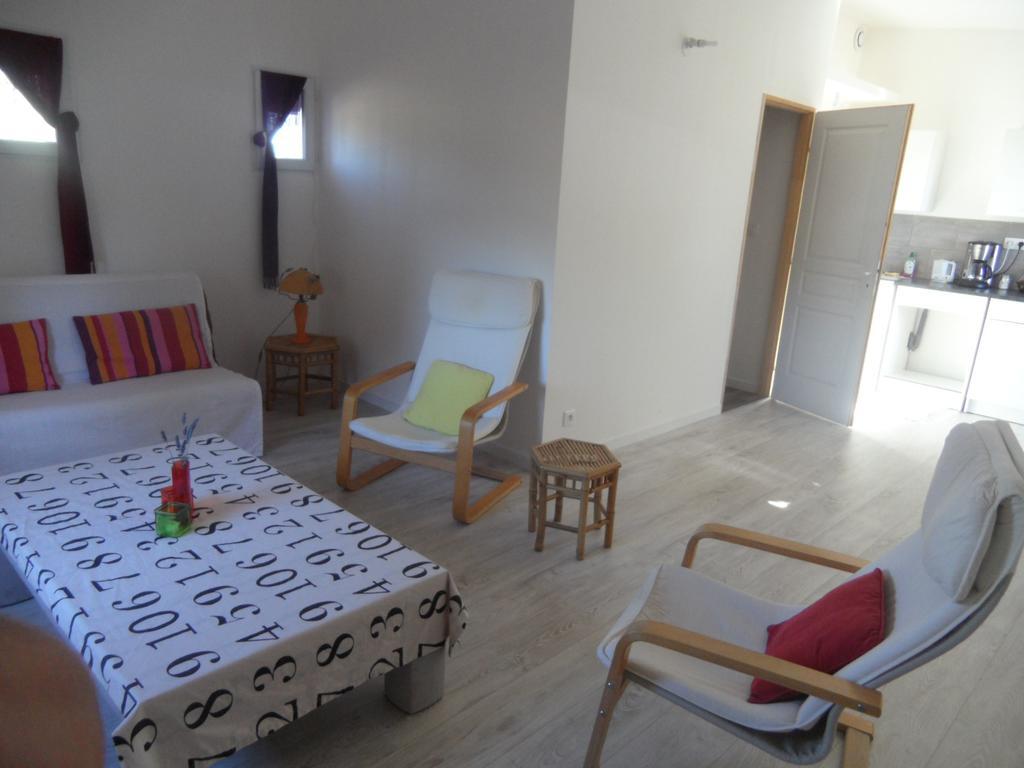 Mas Vincent Apartment La Fare-les-Oliviers Екстериор снимка