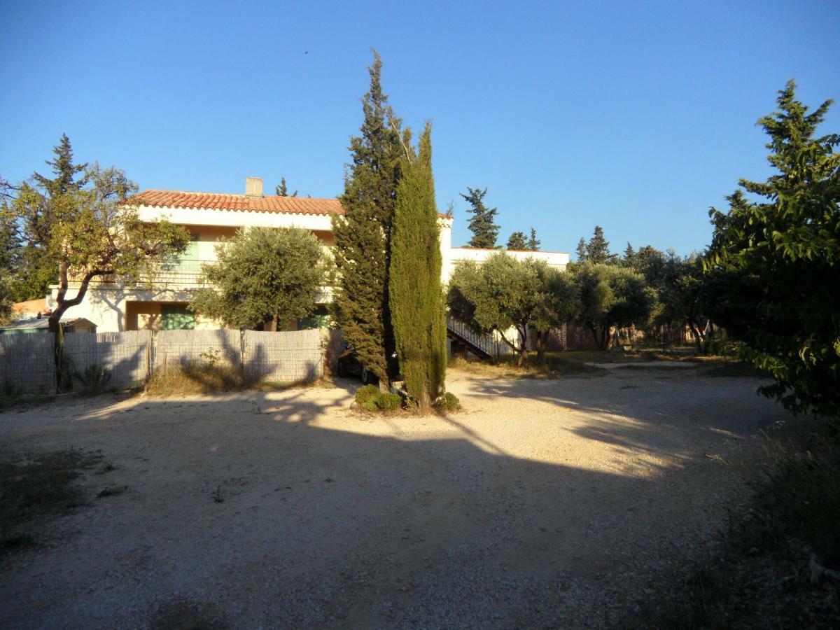 Mas Vincent Apartment La Fare-les-Oliviers Екстериор снимка
